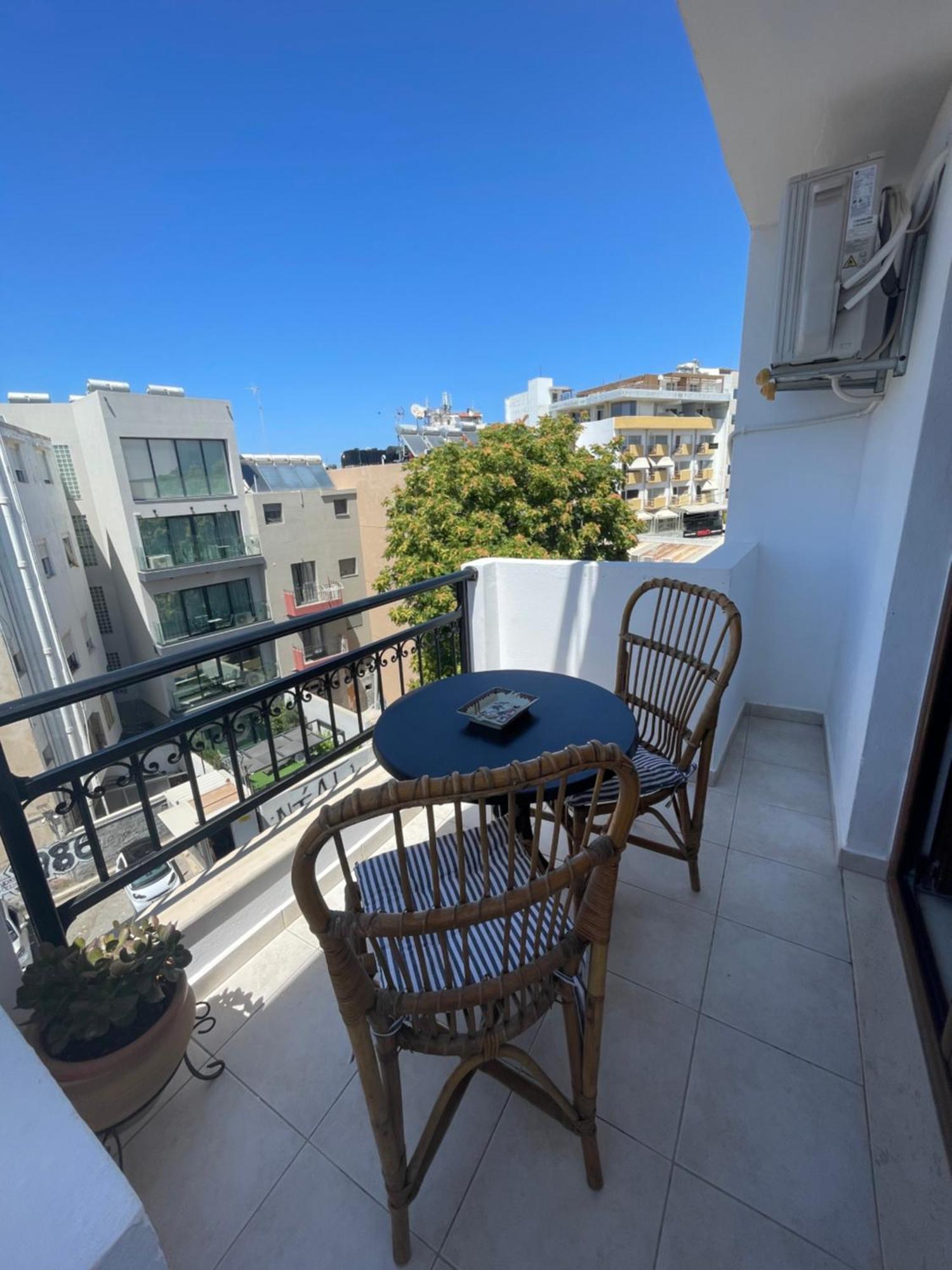 Retire Flat In The Heart Of City 이라클리온 외부 사진
